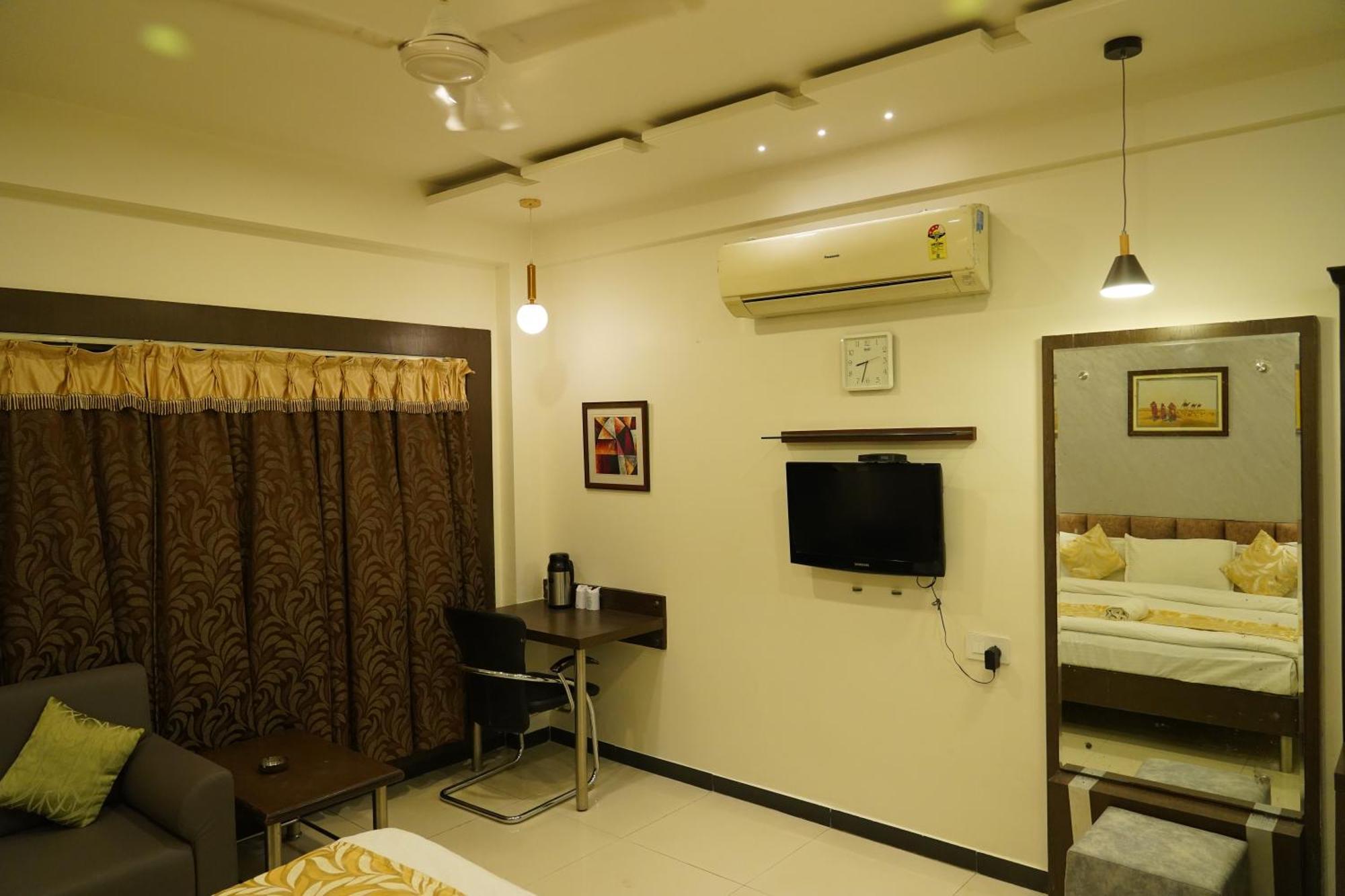 Marshall The Grand Hotel Ahmedabad Exterior photo