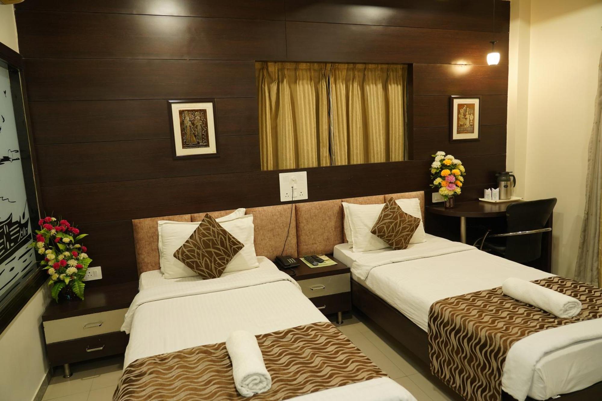 Marshall The Grand Hotel Ahmedabad Exterior photo