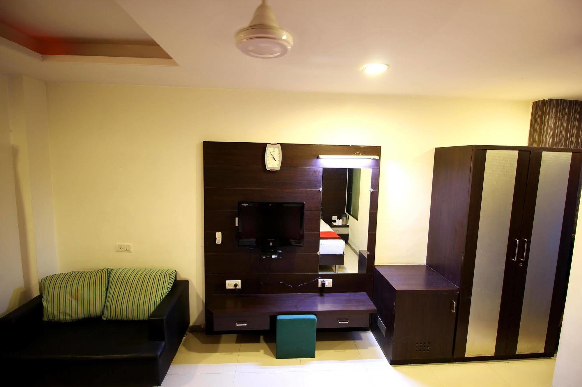 Marshall The Grand Hotel Ahmedabad Exterior photo
