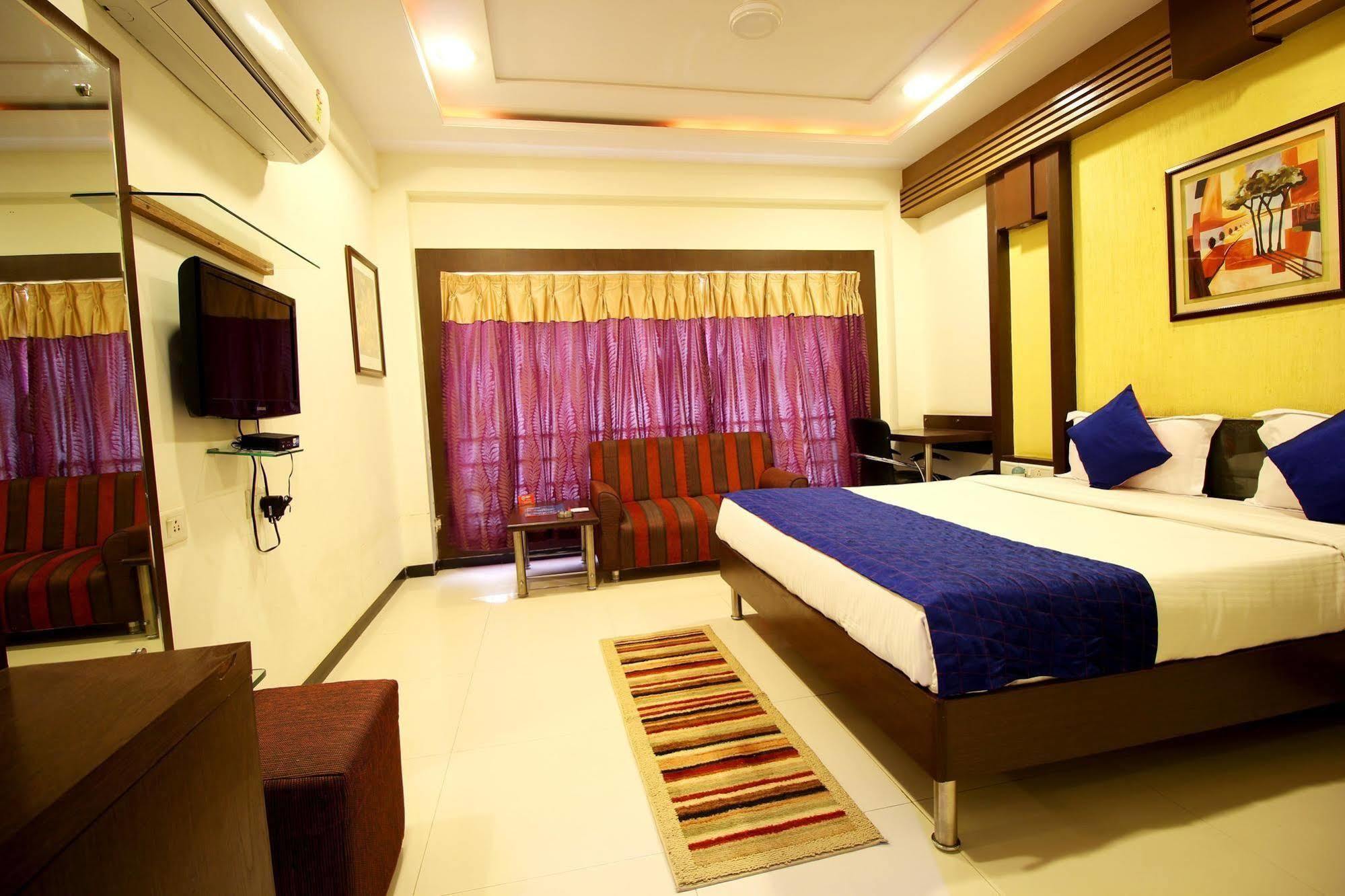 Marshall The Grand Hotel Ahmedabad Exterior photo